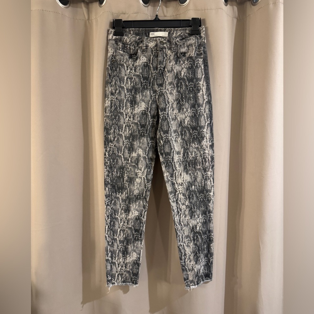 Zara  Gray Snake Print Ankle Jeans